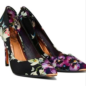 TED BAKERKAWAAP DARK FLORAL WOVEN COURT SHOES IN NAVY (SIZE 5)